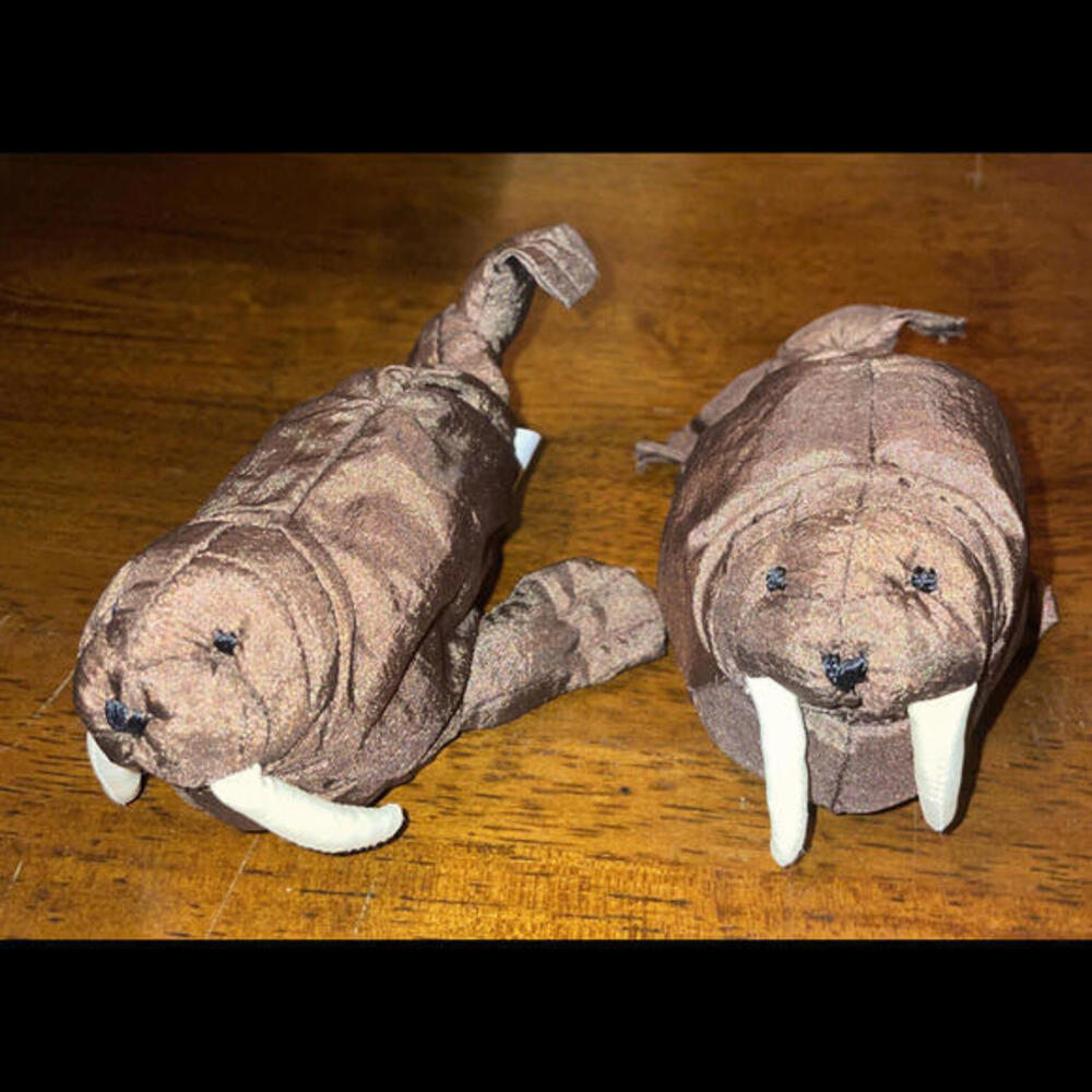 2 Holiday Inn Nylon Plush Walrus 1999 Stuffed Animal Toy 5”